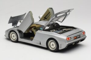 Bugatti EB110 Argent Bburago 1:18 3035-S Métal — image 5 sur 8