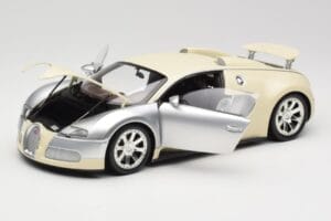 Bugatti Veyron Edition Centenaire Chrome Beige Minichamps 1:18 100110854 Métal — image 2 sur 8