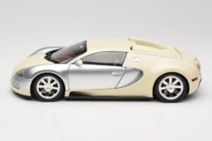 Bugatti Veyron Edition Centenaire Chrome Beige Minichamps 1:18 100110854 Métal — image 4 sur 8