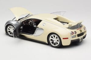 Bugatti Veyron Edition Centenaire Chrome Beige Minichamps 1:18 100110854 Métal — image 5 sur 8
