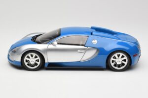 Bugatti Veyron Edition Centenaire Chrome Blue Minichamps 1:18 100110850 Métal — image 4 sur 8