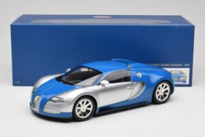 Bugatti Veyron Edition Centenaire Chrome Blue Minichamps 1:18 100110850 Métal — image 8 sur 8