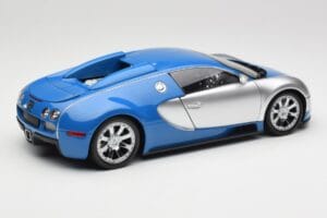 Bugatti Veyron Edition Centenaire Chrome Blue Minichamps 1:18 100110850-O Métal — image 3 sur 7