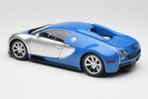 Bugatti Veyron Edition Centenaire Chrome Blue Minichamps 1:18 100110850-O Métal — image 6 sur 7
