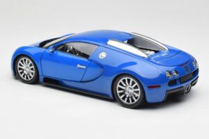 Bugatti Veyron Bleu Clair Bleu Foncé Minichamps 1:18 100110821 Métal — image 7 sur 8