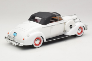 Buick Century Cabriolet Blanc Signature Models 1:18 18131 Métal — image 2 sur 6