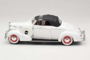 Buick Century Cabriolet Blanc Signature Models 1:18 18131 Métal — image 3 sur 6