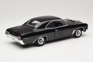 Buick GS 400 Noir American Muscle 1:18 33086 Métal — image 3 sur 8