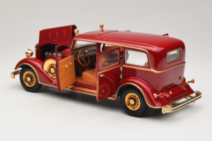 Cadillac Deluxe Tudor Limousine d'État Puyi Dernier Empereur de Chine Sun Star 1:18 4100 Métal — image 5 sur 9