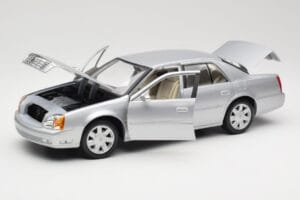 Cadillac DeVille DTS Maisto 1:18 56061 Métal — image 2 sur 8