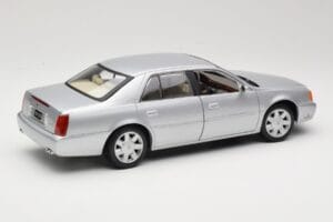Cadillac DeVille DTS Maisto 1:18 56061 Métal — image 3 sur 8