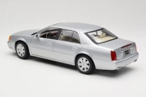 Cadillac DeVille DTS Maisto 1:18 56061 Métal — image 7 sur 8