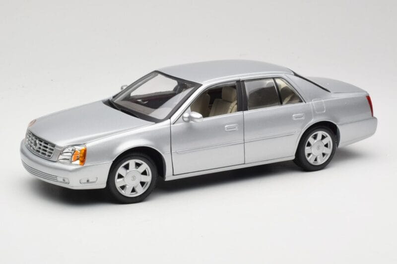 Cadillac DeVille DTS Maisto 1:18 56061 Métal