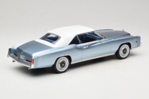 Cadillac Eldorado Cabriolet Bleu MCG 1:18 MCG18472 Métal — image 3 sur 7