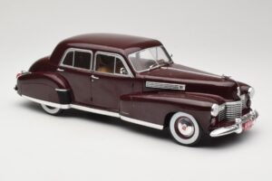 Cadillac Fleetwood 60 Special Sedan Rouge MCG 1:18 MCG18071 Métal — image 4 sur 6