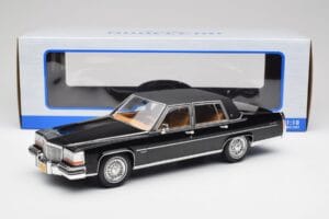 Cadillac Fleetwood Brougham Noir MCG 1:18 MCG18250 Métal — image 6 sur 6