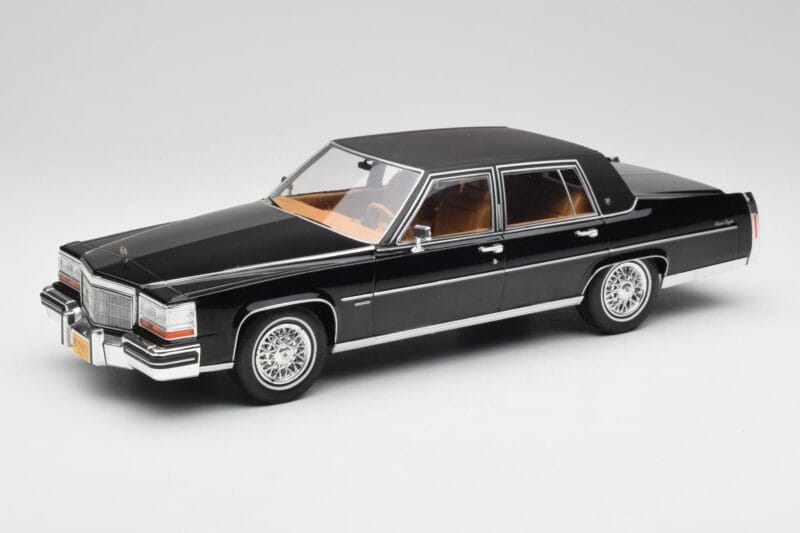 Cadillac Fleetwood Brougham Noir MCG 1:18 MCG18250 Métal
