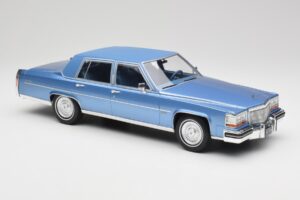 Cadillac Fleetwood Brougham Bleu Métallisé MCG 1:18 MCG18252 Métal — image 4 sur 6
