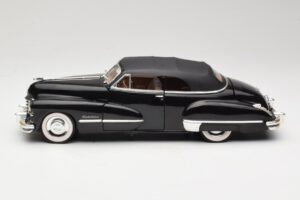 Cadillac Series 62 Noir Anson 1:18 30345 Métal — image 4 sur 8