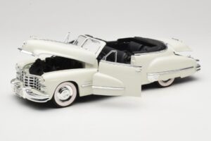 Cadillac Series 62 Cabriolet Blanc Anson 1:18 30335 Métal — image 2 sur 8