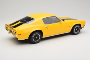 Chevrolet Camaro Z28 RS Daytona Yellow Otto 1:12 G085 Résine — image 2 sur 6
