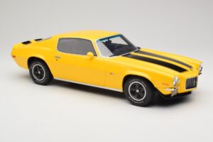 Chevrolet Camaro Z28 RS Daytona Yellow Otto 1:12 G085 Résine — image 4 sur 6
