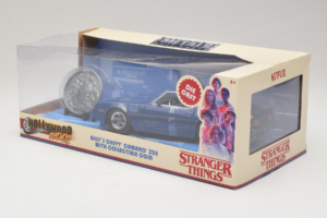 Chevrolet Camaro Z28 Stranger Things With Collectible Coin Metals Diecast 1:24 31110 Métal — image 3 sur 3