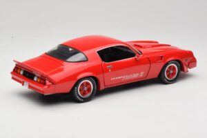Chevrolet Camaro Z28 Yenko Turbo Z Rouge GreenLight 1:18 12999 Métal — image 3 sur 8