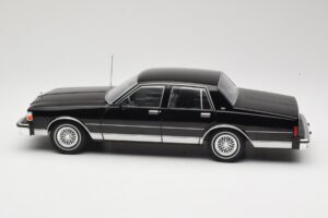 Chevrolet Caprice Noir MCG 1:18 MCG18113 Métal — image 3 sur 6