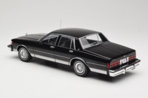 Chevrolet Caprice Noir MCG 1:18 MCG18113 Métal — image 5 sur 6