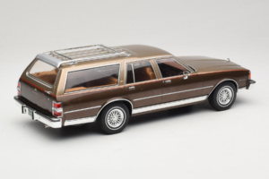 Chevrolet Caprice Estate Wagon Beige MCG 1:18 MCG18476 Métal — image 2 sur 6