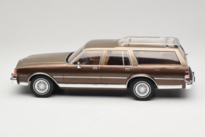 Chevrolet Caprice Estate Wagon Beige MCG 1:18 MCG18476 Métal — image 3 sur 6