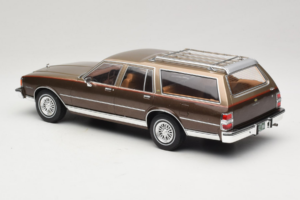 Chevrolet Caprice Estate Wagon Beige MCG 1:18 MCG18476 Métal — image 5 sur 6