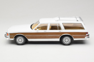 Chevrolet Caprice Estate Wagon Blanc MCG 1:18 MCG18475 Métal — image 3 sur 6