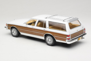 Chevrolet Caprice Estate Wagon Blanc MCG 1:18 MCG18475 Métal — image 5 sur 6