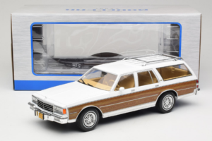 Chevrolet Caprice Estate Wagon Blanc MCG 1:18 MCG18475 Métal — image 6 sur 6