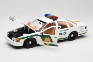 Chevrolet Caprice Metro Dade Police UT Models 1:18 21024 Métal — image 2 sur 8