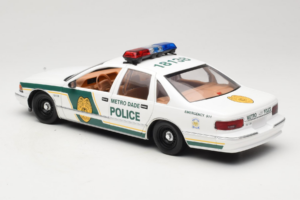 Chevrolet Caprice Metro Dade Police UT Models 1:18 21024 Métal — image 7 sur 8