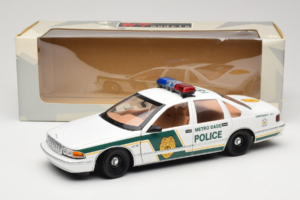 Chevrolet Caprice Metro Dade Police UT Models 1:18 21024 Métal — image 8 sur 8