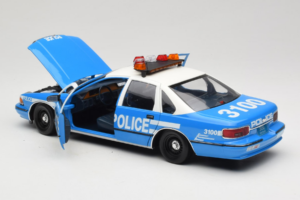 Chevrolet Caprice New York Police UT Models 1:18 180142097 Métal — image 7 sur 8