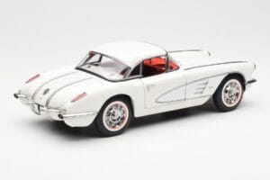 Chevrolet Corvette C1 Spider Hard Top Snowcrest Blanc AUTOart 1:18 71147 Métal — image 3 sur 8