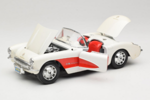 Chevrolet Corvette C1 Blanc & Rouge Bburago 1:18 3024-M3 Métal — image 2 sur 8