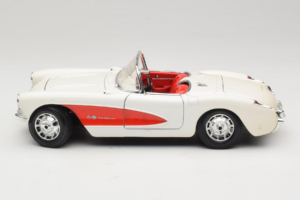Chevrolet Corvette C1 Blanc & Rouge Bburago 1:18 3024-M3 Métal — image 4 sur 8