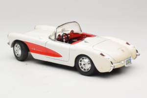 Chevrolet Corvette C1 Blanc & Rouge Bburago 1:18 3024-M3 Métal — image 7 sur 8