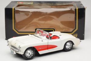 Chevrolet Corvette C1 Blanc & Rouge Bburago 1:18 3024-M3 Métal — image 8 sur 8