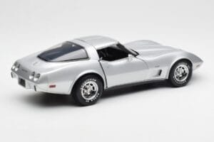 Chevrolet Corvette C3 Argent UT Models 1:18 21072 Métal — image 3 sur 8