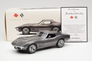 Chevrolet Corvette C3 Spider Laguna Gris Métallique AUTOart 1:18 71173 Métal — image 8 sur 8