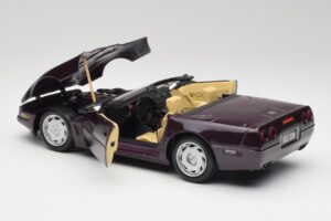 Chevrolet Corvette C4 LT4 Cabriolet Violet Métallisé Maisto 1:18 50277 Métal — image 5 sur 8