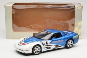 Chevrolet Corvette C5 Pace Car Rolex 24 at Daytona 1999 UT Models 1:18 39944 Métal — image 8 sur 8