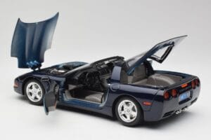 Chevrolet Corvette C5 Nassau Bleu Bburago 1:18 30166 Métal — image 5 sur 8
